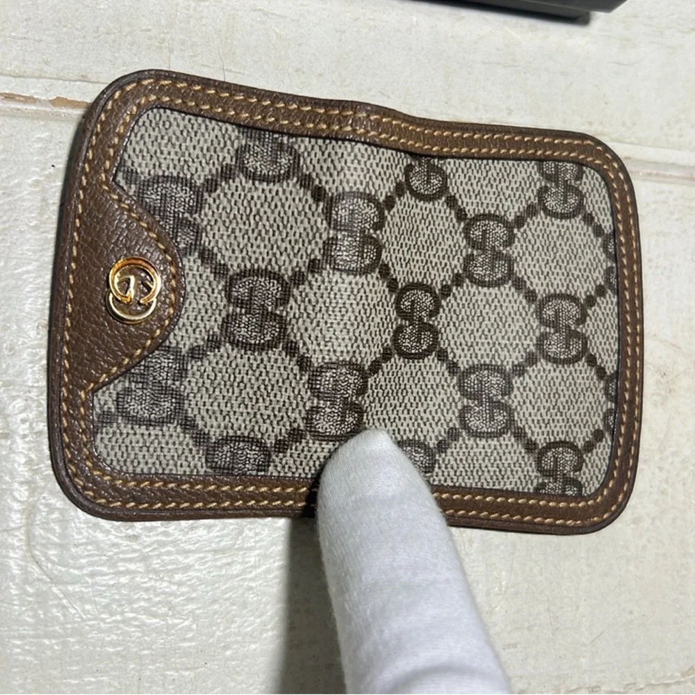 Gucci Tan and Cream Monogram Coin Holder - Picture 6 of 16